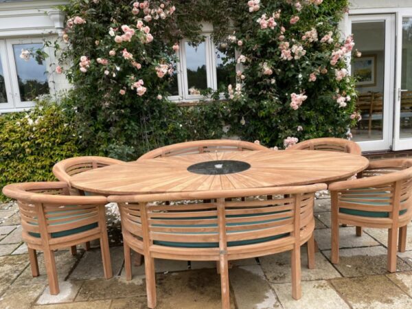Oval outdoor deals dining table