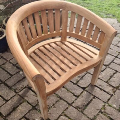 Curves create an elegant look and ensure comfort when sitting